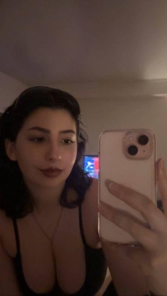 Anyone down for Hookup, massage, or cam sessions on skype or snap chat { l also sell my nude pics and videos} or sex chat - Image 2