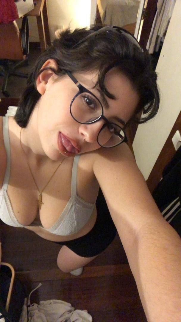 Anyone down for Hookup, massage, or cam sessions on skype or snap chat { l also sell my nude pics and videos} or sex chat - Image 3